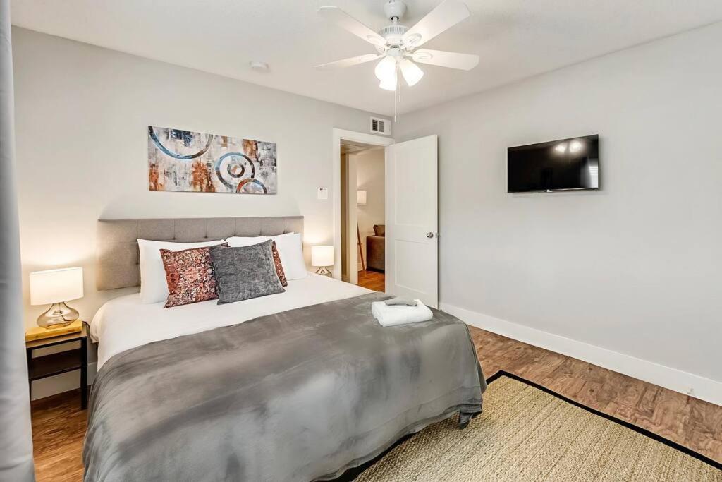 Ferienwohnung Hello Gorgeous Flat Near Downtown! Dallas Exterior foto